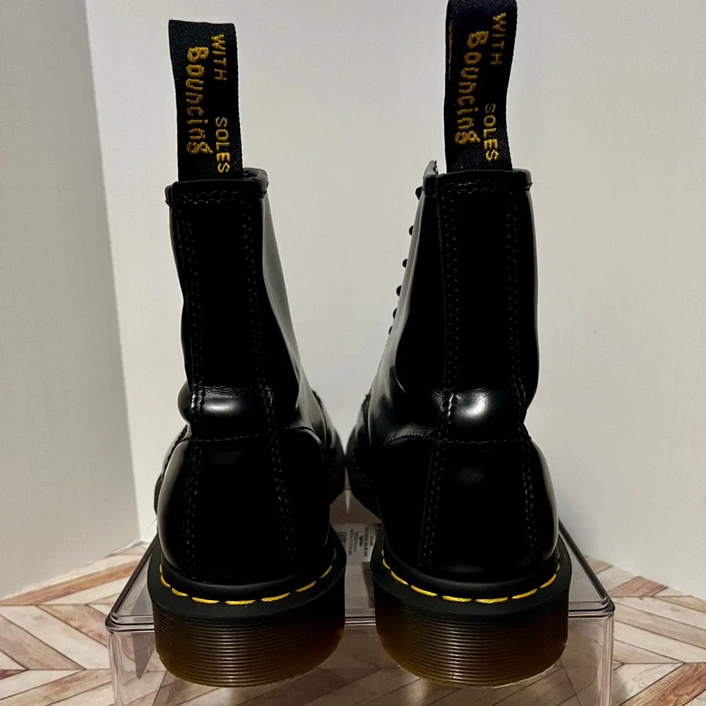 Dr Martens 1460 Smooth Leather Lace Up Boots Men 8 Women 9 Black 8-Eye Punk Goth